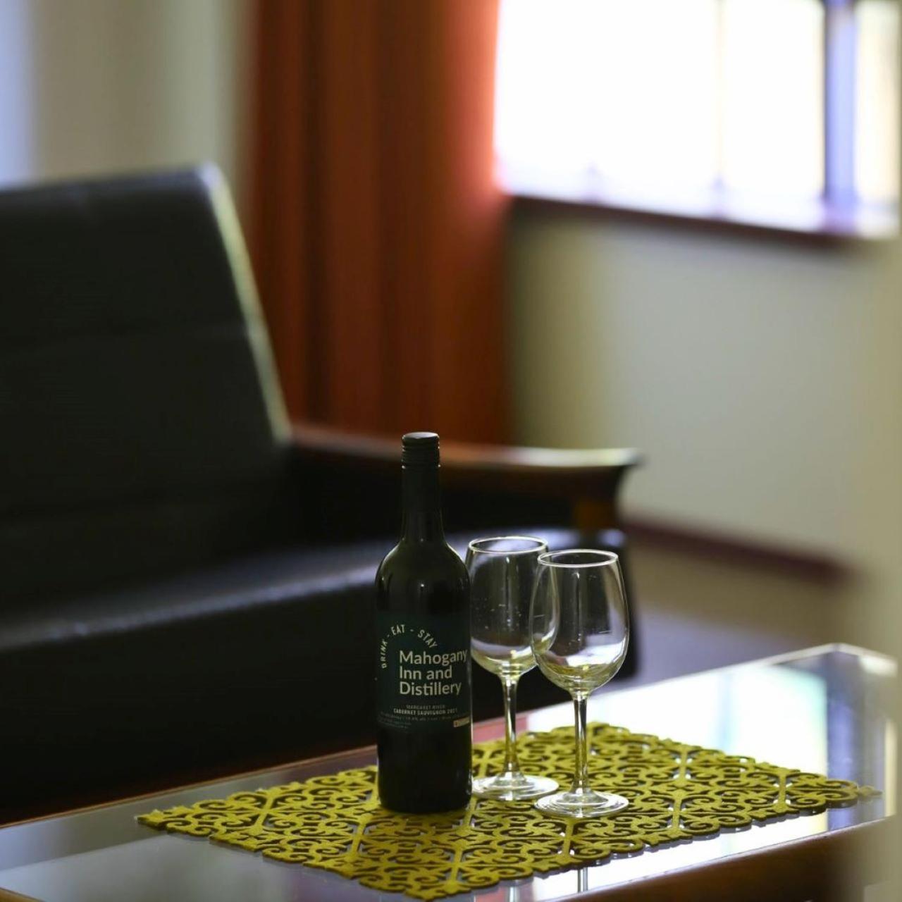 Mahogany Inn And Distillery Mahogany Creek Extérieur photo