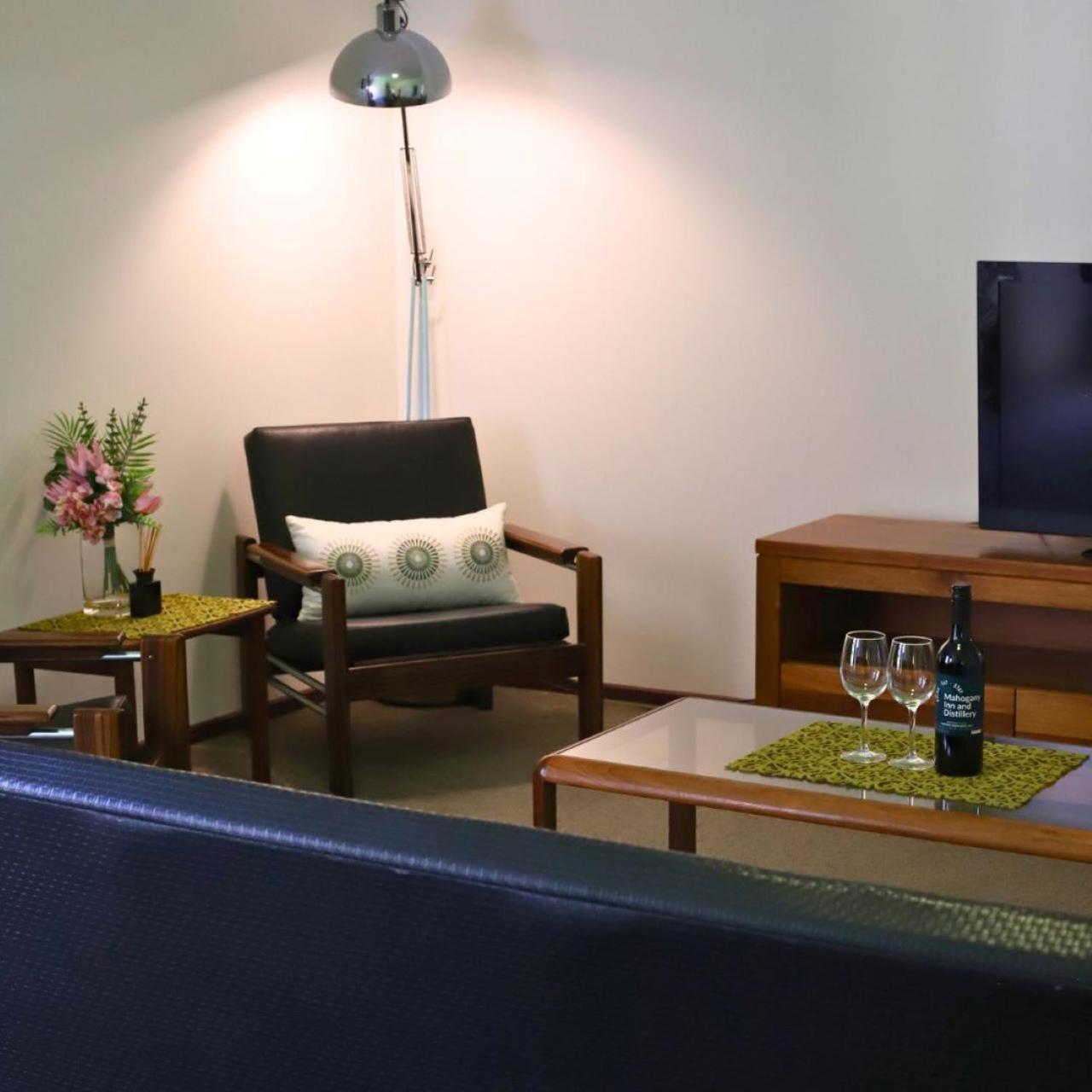 Mahogany Inn And Distillery Mahogany Creek Extérieur photo
