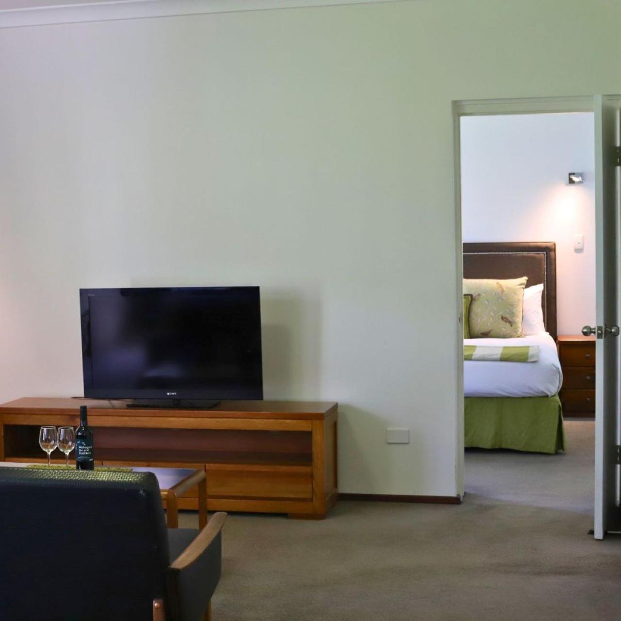 Mahogany Inn And Distillery Mahogany Creek Extérieur photo
