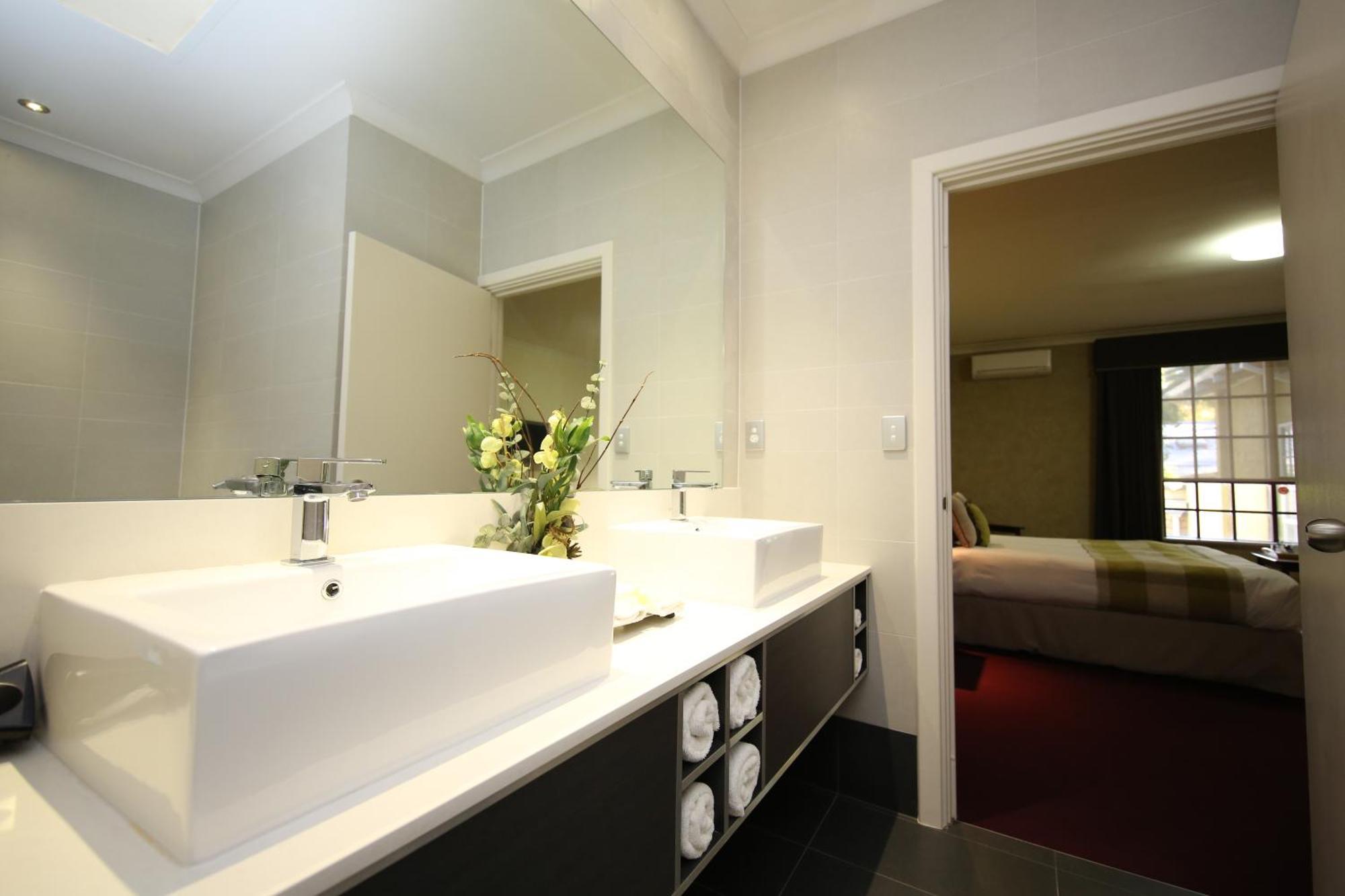 Mahogany Inn And Distillery Mahogany Creek Extérieur photo
